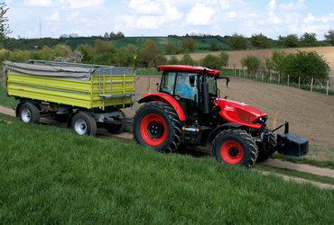 Farming Simulator versus reality. What is it like to drive a ZETOR tractor for the first time?