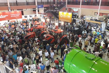 ZETOR presented new models at “Země živitelka” show; innovated ZETOR CRYSTAL won the Golden Spike Award