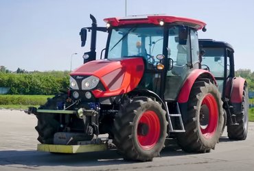How are tractors tested at ZETOR?