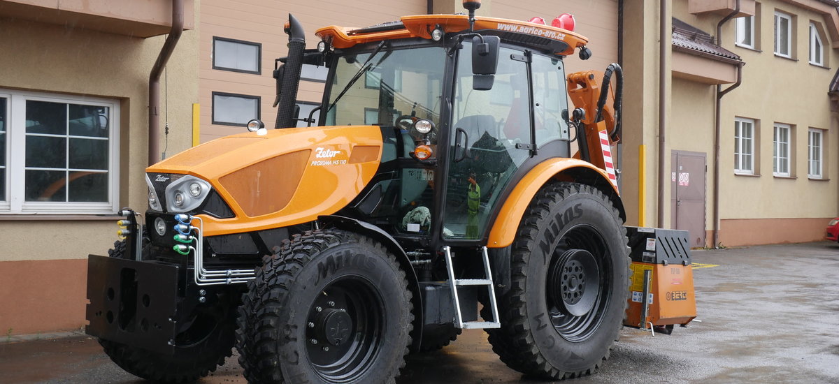 ZETOR tractors take care of roads in the Hradec Králové region