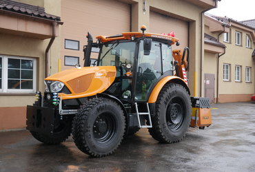 ZETOR tractors take care of roads in the Hradec Králové region